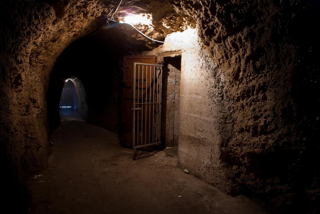 People From Around The World Share Stories Of Discovering Hidden Passages