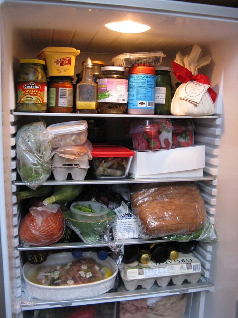 Полный холодильник мяса