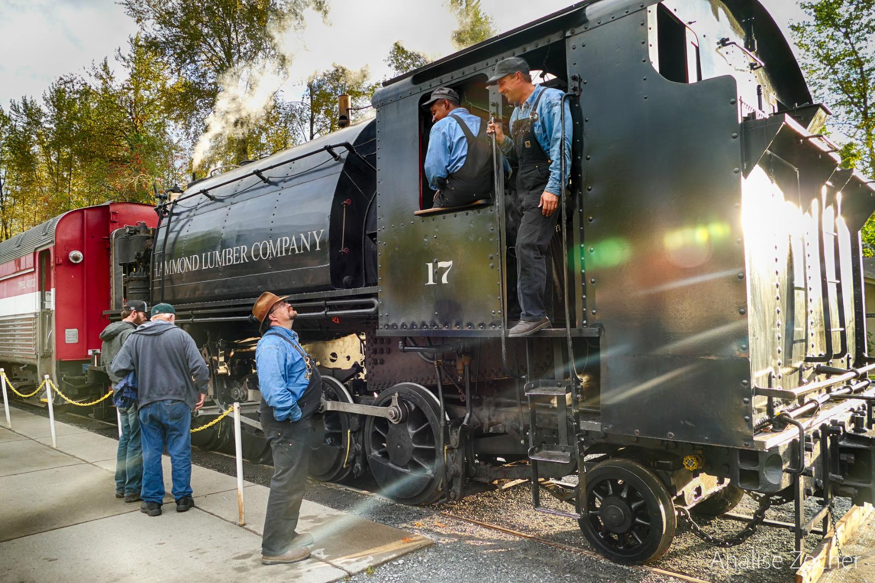 train-conductors-share-the-unreal-things-they-ve-seen-on-the-railroad